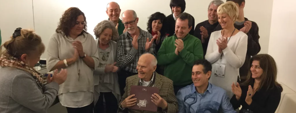 Reconocimiento de los centros españoles a Bert Hellinger en Ávila 2016. Alejandra Malpica en primera fila como organizadora principal del evento.