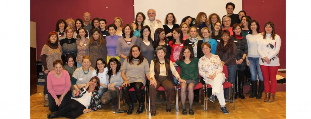 Jirina Prekop con los participantes del taller Abrazo de Vinculación organizado por Zentrum Madrid en febrero de 2013.